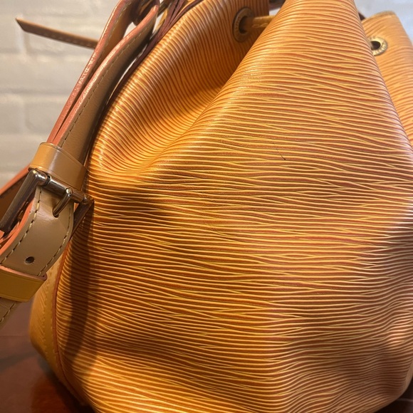 Louis Vuitton Yellow EPI Leather Petit Noe - Picture 3 of 13